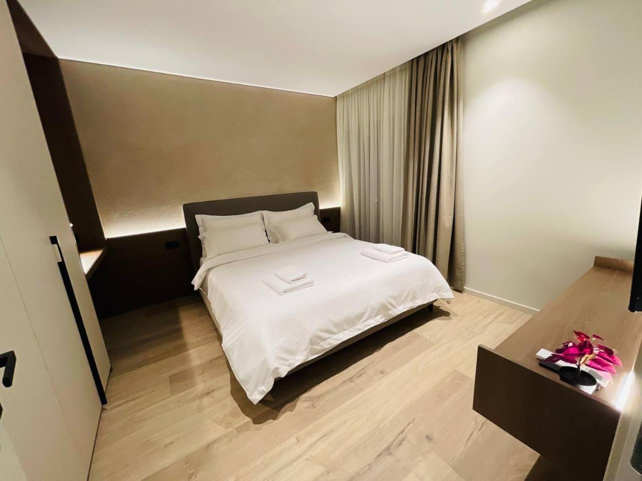 Two Steps Apartments Tirana Kültér fotó